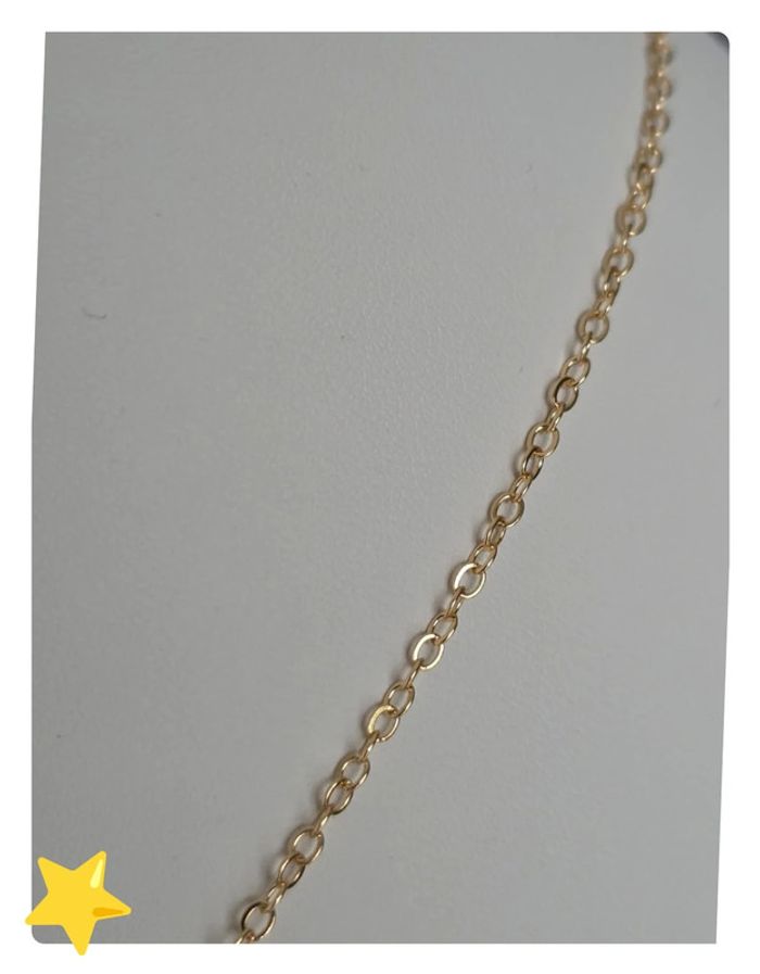 Collier maille jaseron dorée avec pendentif entrecroisé et pierre d'ornement - photo numéro 3