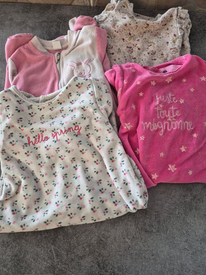 Lot pyjamas une pièce