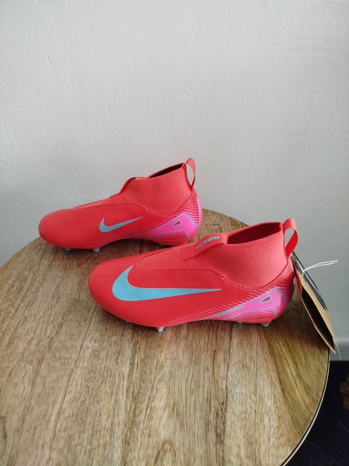 Crampons Nike T 33 - photo numéro 3