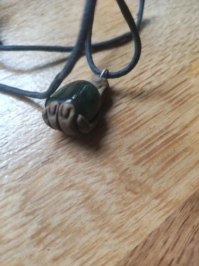 Collier croix argenté et pierre verte - photo numéro 8