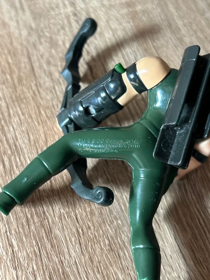 Figurine Arrow / McDonald’s 2016 / Très bon état ( quelques traces d’usure ) / DC Comics - photo numéro 4