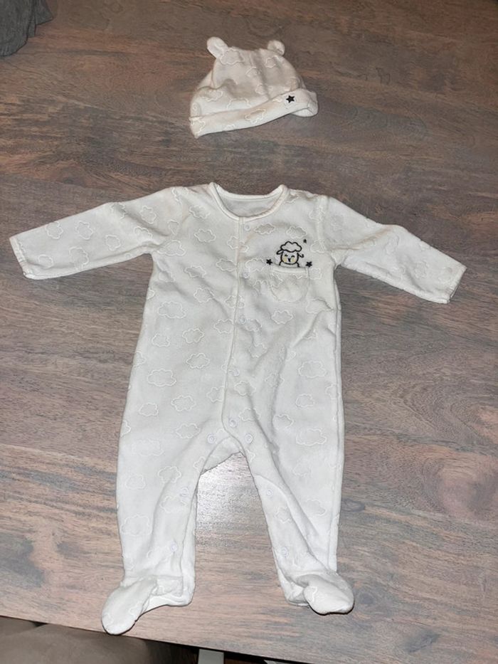 Ensemble bonnet et pyjama