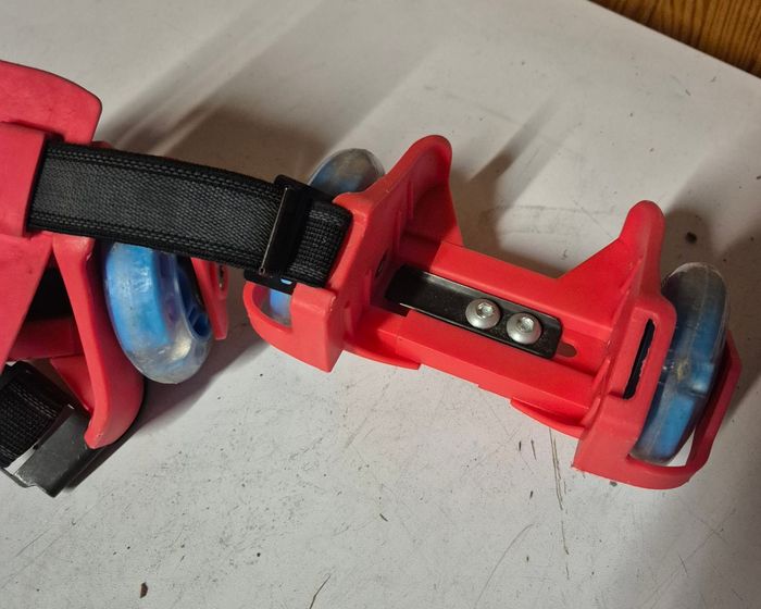 Roulettes talons réglable rouge et bleu - photo numéro 2