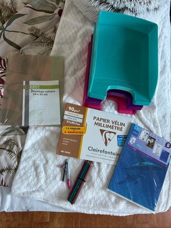 Lot fournitures scolaires