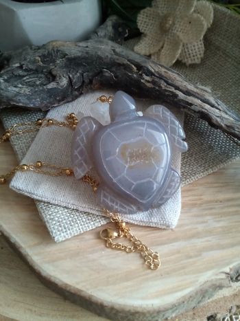 Collier tortue en pierre géode d'agate grise