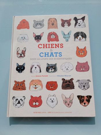Livre grand format : Chiens 🐕 et Chats 🐱 sous la loupe des scientifiques, cité des sciences