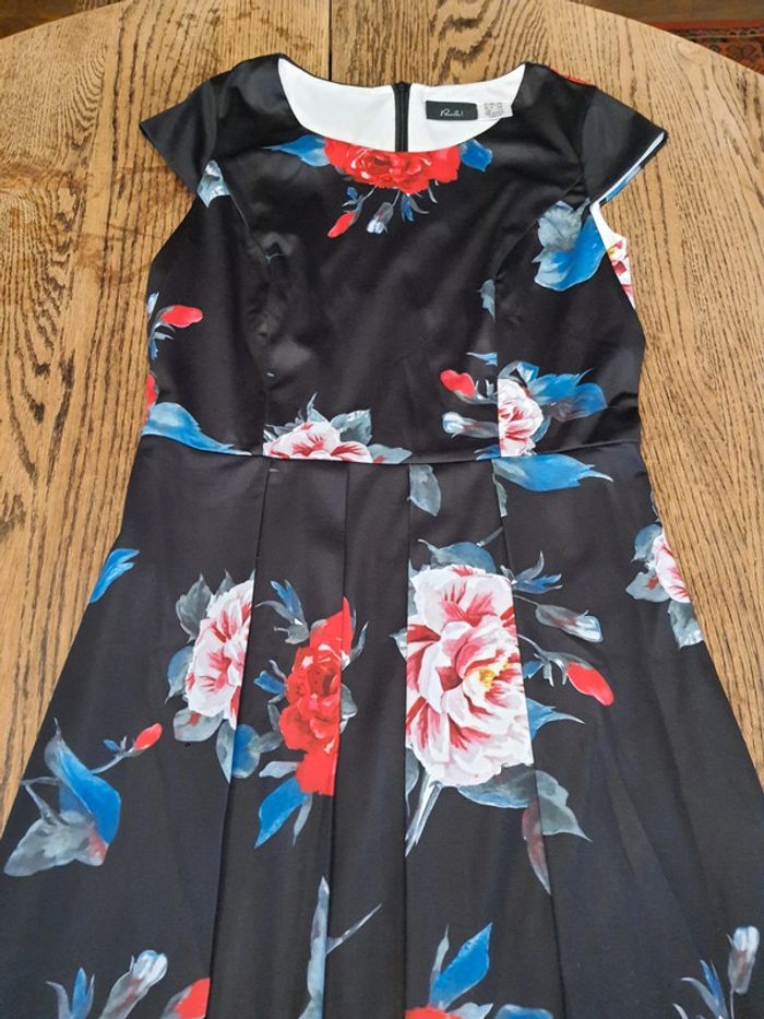 Jolie Robe Paola! Taille be fr 38 noir fleuries - photo numéro 19