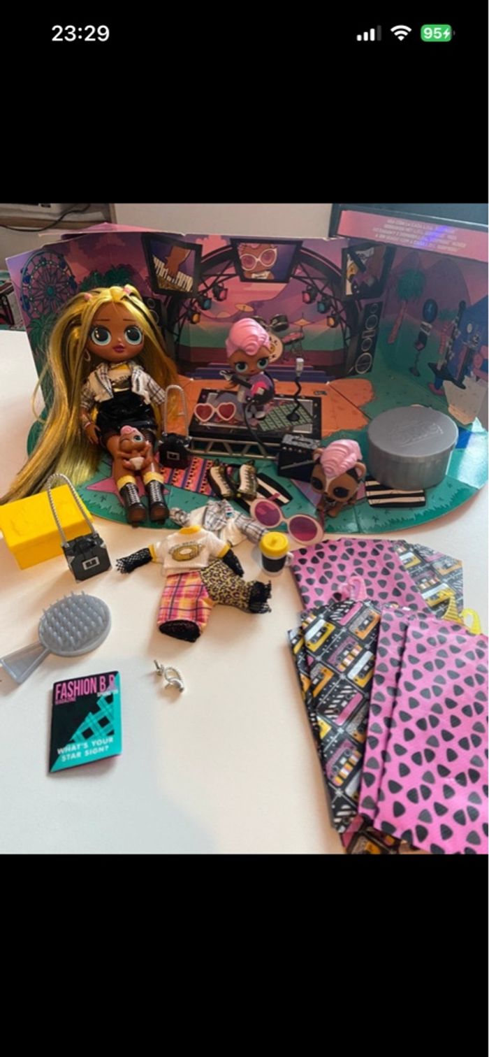 LOL Surprise OMG House of Surprises Poupée mannequin Série 2 - ALT GRRRL