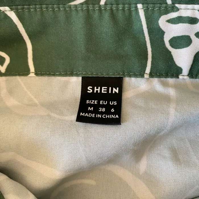 chemise verte avec illustration - photo numéro 2