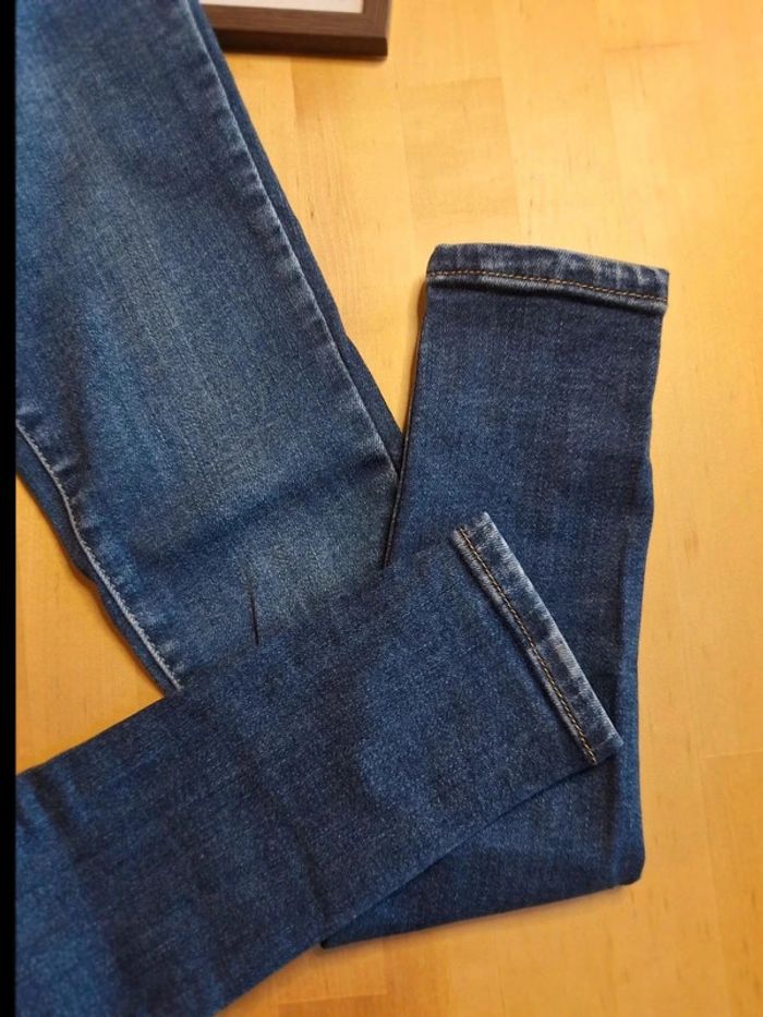 Jean pour femme taille S Marque daysie très bon état - photo numéro 2