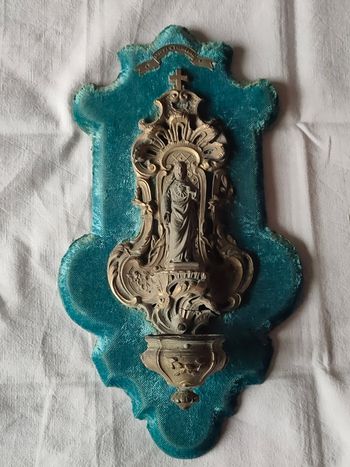 Ancien bénitier en feutrine bleue