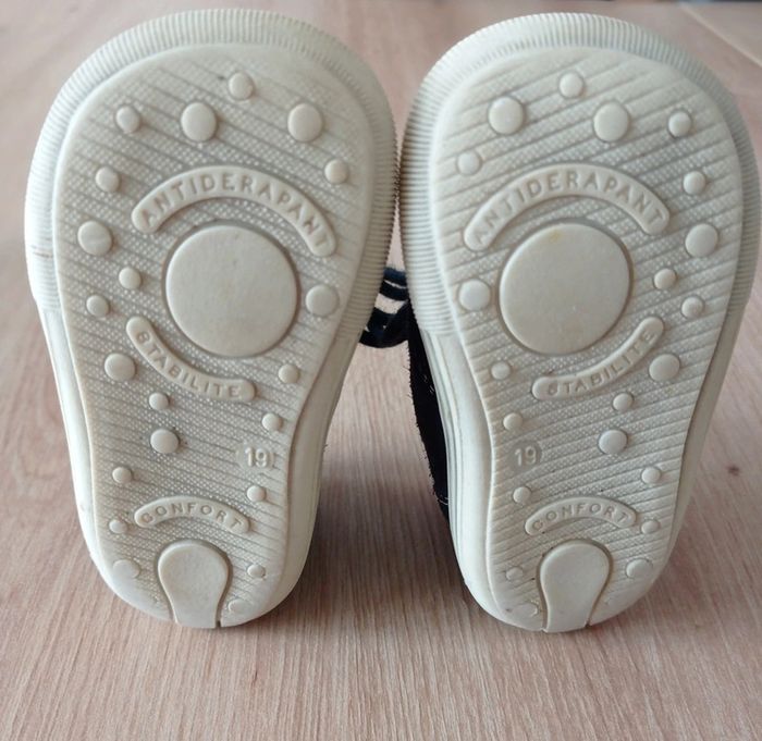 Chaussures taille 19 - photo numéro 3