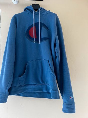 Pull Champions bleu ciel à capuche bon état