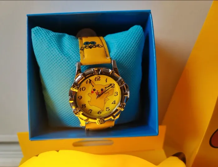 Lot Pokémon - Pikachu / Montre, figurine lampe LED - photo numéro 2