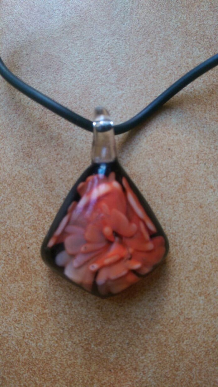 Collier avec pendentif artisanal - photo numéro 2