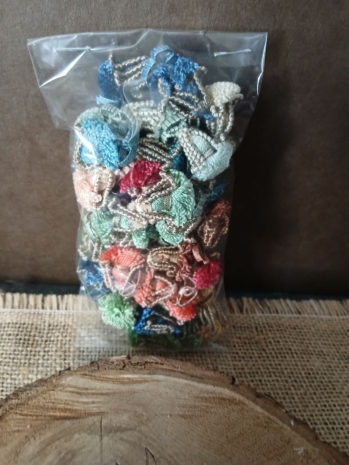 Lot de 16 glands pompons long guipure - photo numéro 4