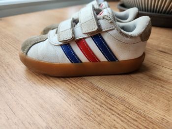 Basket adidas pointure 25