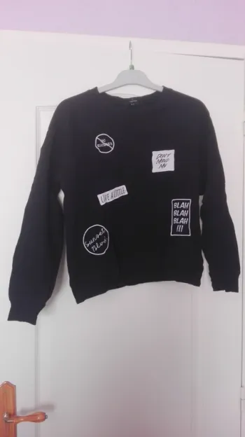 Haut noir avec motif