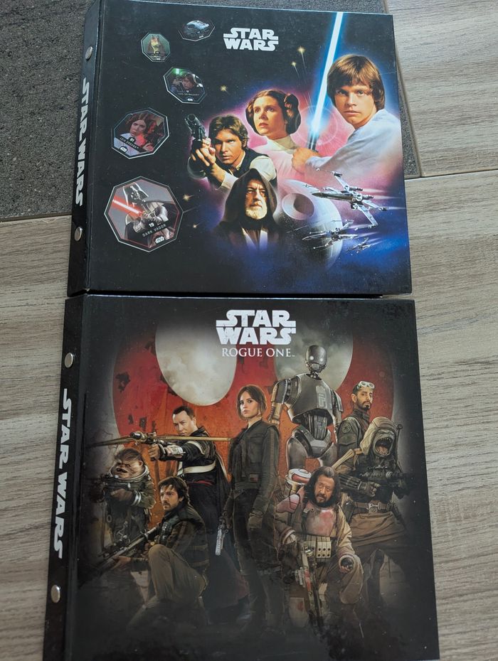 Vend 2 classeurs de cartes collection star wars