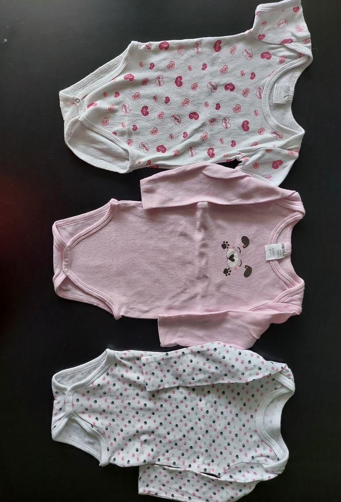 Lot de 25 bodys fille 18mois - photo numéro 2