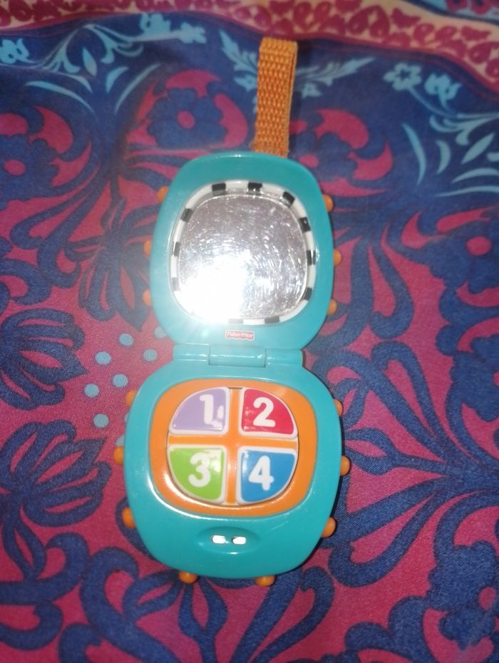 Téléphone 1er âge Fisher Price - photo numéro 1