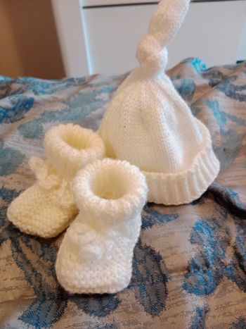 Bonnet et chaussures naissance