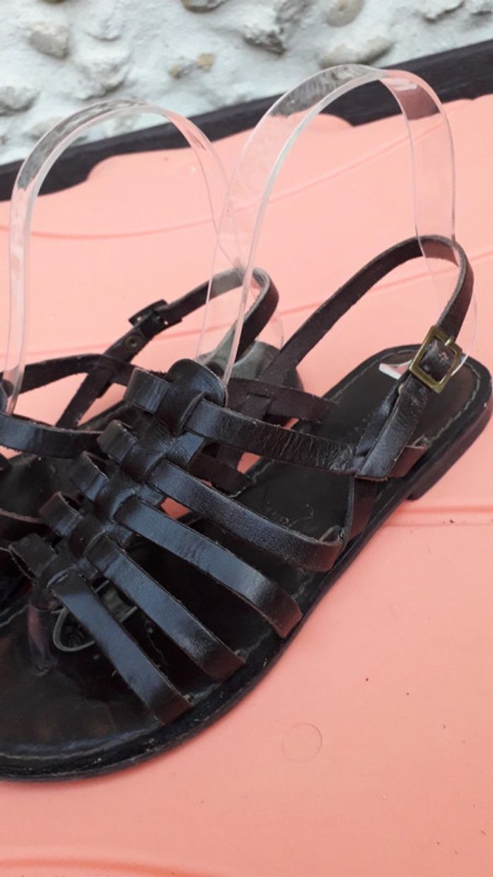 Sandales entre doigts et brides marrons,  tout cuir - photo numéro 2