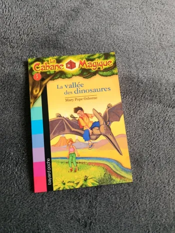 Livre la cabane magique La vallée des dinosaures