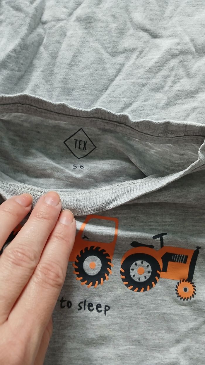 Lot de 5 haut tex 5/6ans - photo numéro 2