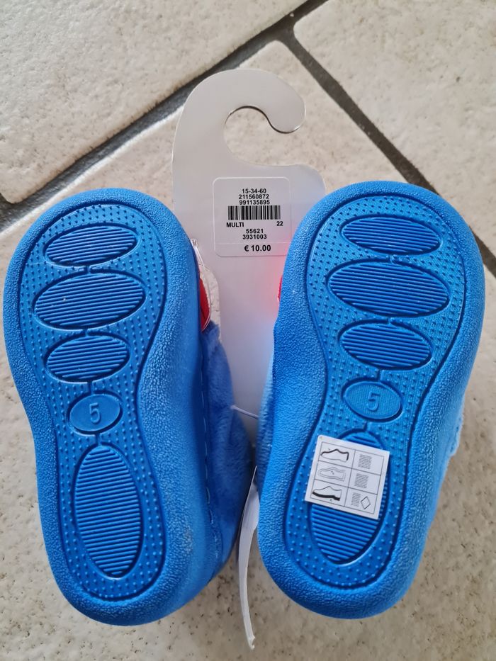 Pantoufle Spiderman pointure 22 neuf - photo numéro 4