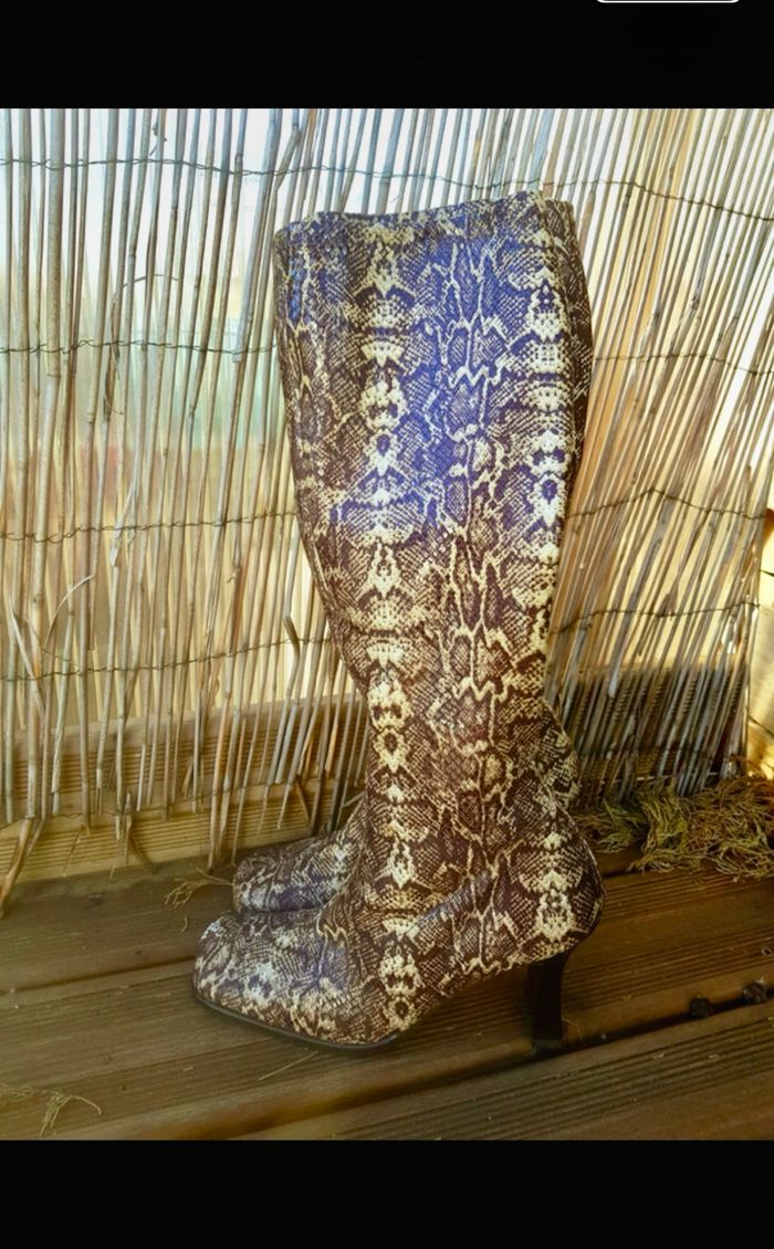 paire de bottes à talons bobine effet python serpent. - photo numéro 5