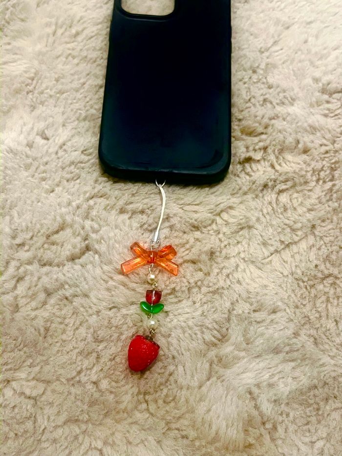 Charms pour téléphone fraise nana
