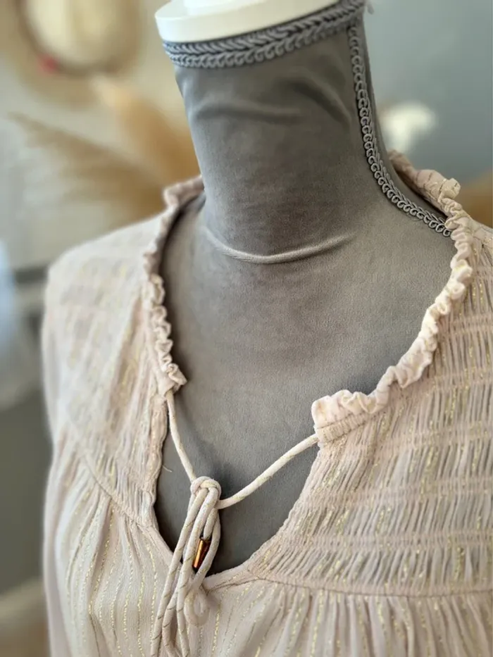 Jolie blouse rose pâle avec rayures fines dorées taille 36 Kookai - photo numéro 12