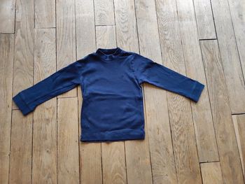 T-shirt manches longues garçon taille 3 ans.