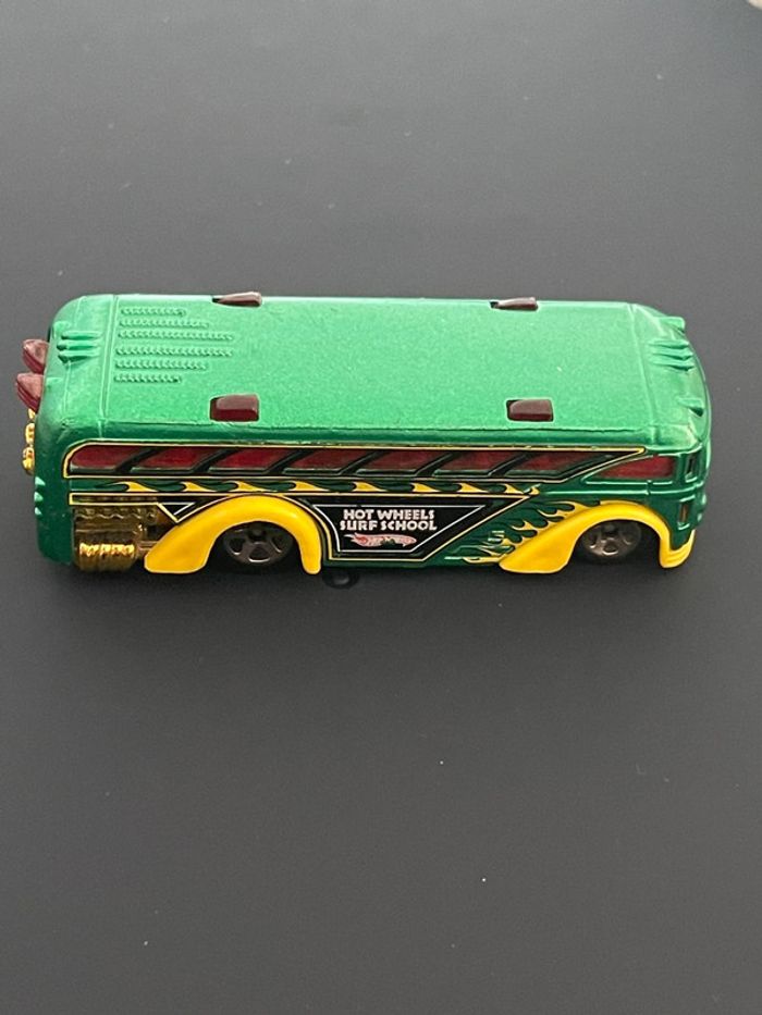 Bus Hot Wheels