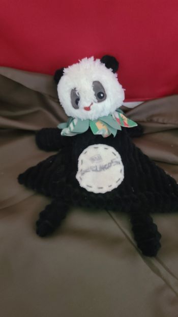Doudou Le Panda Noir et Blanc DEGLINGOS