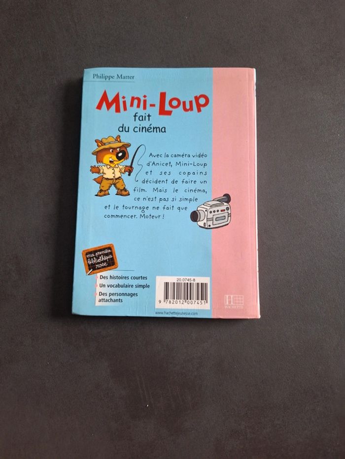 Livre bibliothèque rose Mini Loup fait du cinéma - photo numéro 3