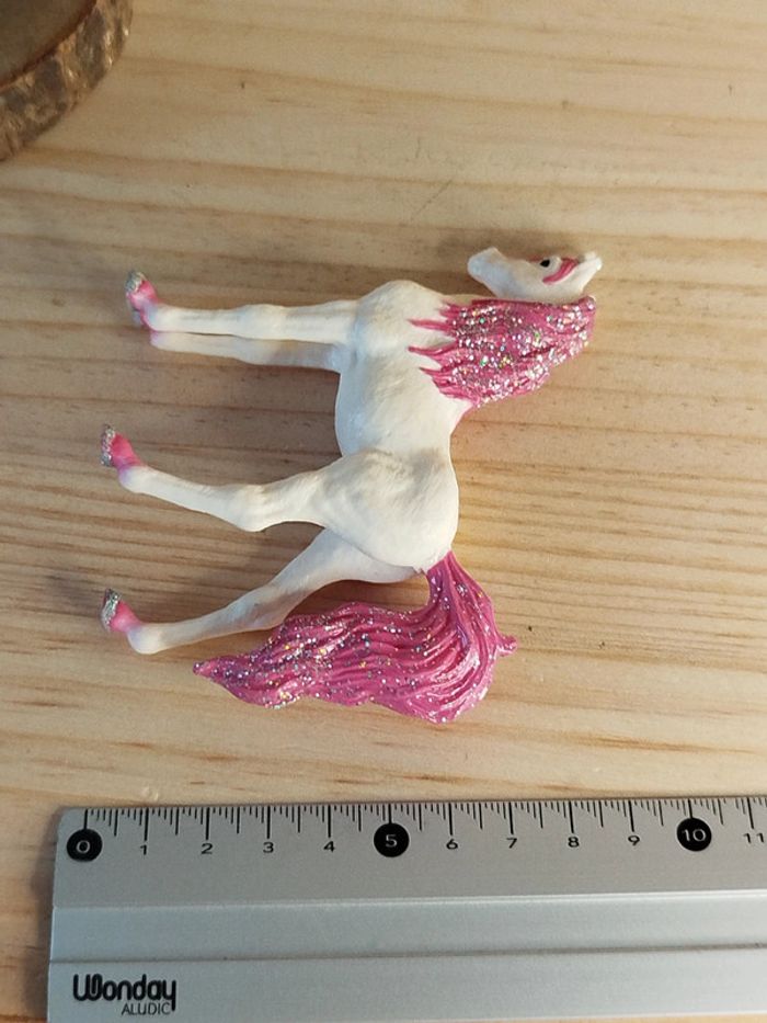 Figurine jeune licorne blanche et rose Animal imaginaire - photo numéro 6