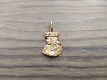 Pendentif femme