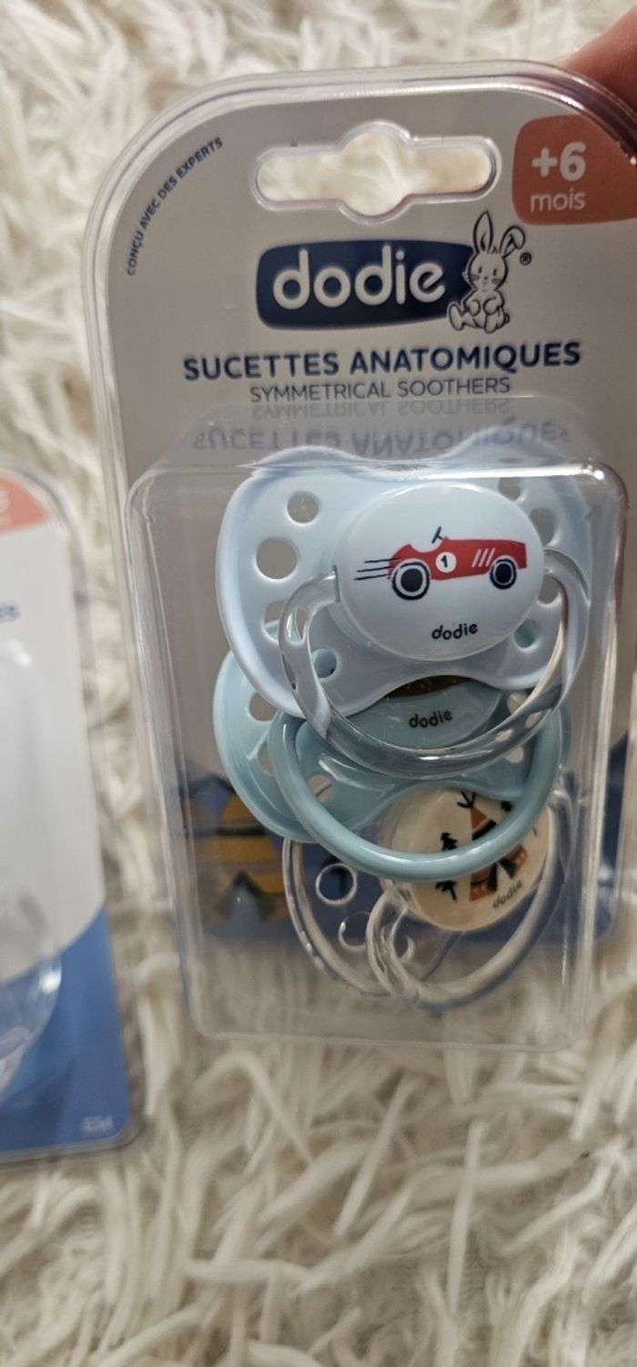Lot de 6 sucettes anatomiques Dodie 6 mois + - photo numéro 2