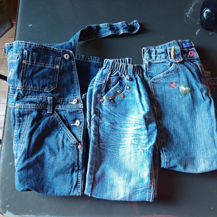 1 salopettes et 2 jeans 5 ans