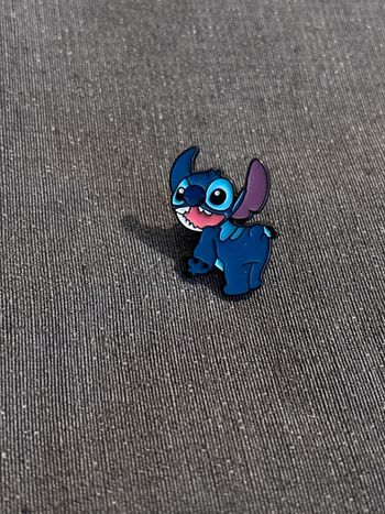 Pin’s bleu Stitch collection vintage kawaii cadeau amou