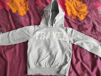 Sweat 3 pommes 2/3 ans tbe