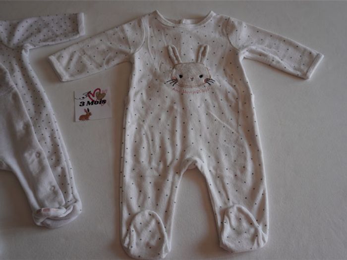 Lot n°3 de 2 Pyjamas velours blancs fantaisies brodés Gémo en 3 mois - photo numéro 3