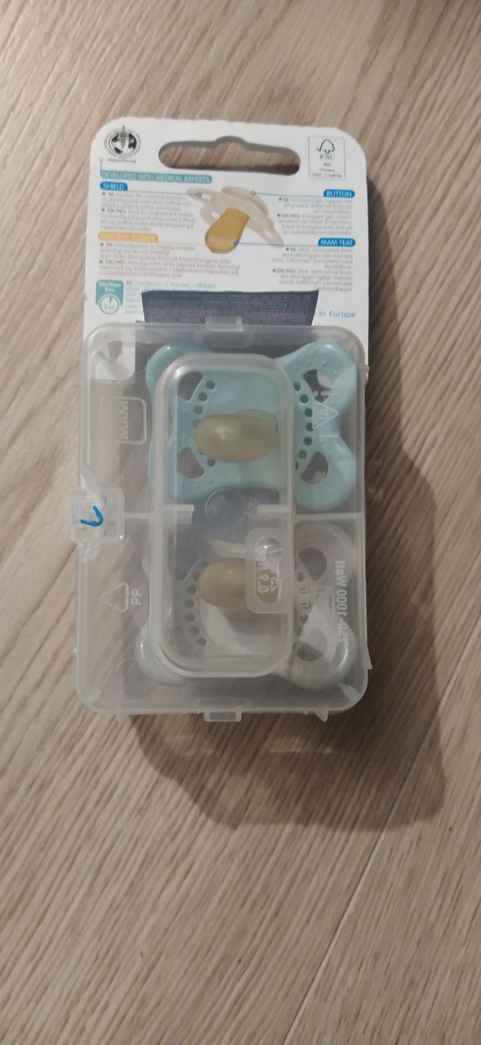 Lot de 2 tétines avec boîte - photo numéro 2