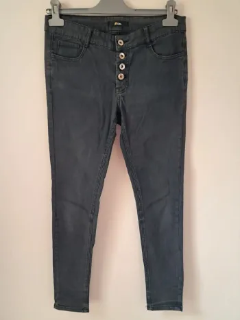 Jean skinny femme noir boutons apparents tendance