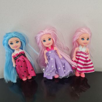 Lot de petites poupees