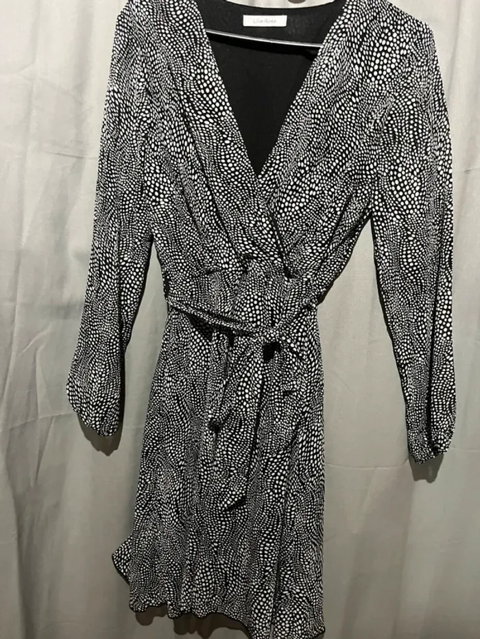 Robe lilie rose noir à pois