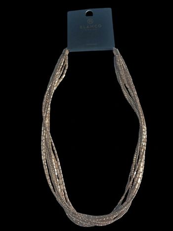 Collier avec plusieurs chaînes blanco
