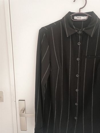 Chemise noir rayures blanches Taille 36 Na-Kd En très bon état